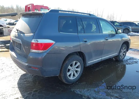 2013 Toyota Highlander Base Plus V6 z USA, uszkodzony, nr VIN 5TDBK3EH4DS274243